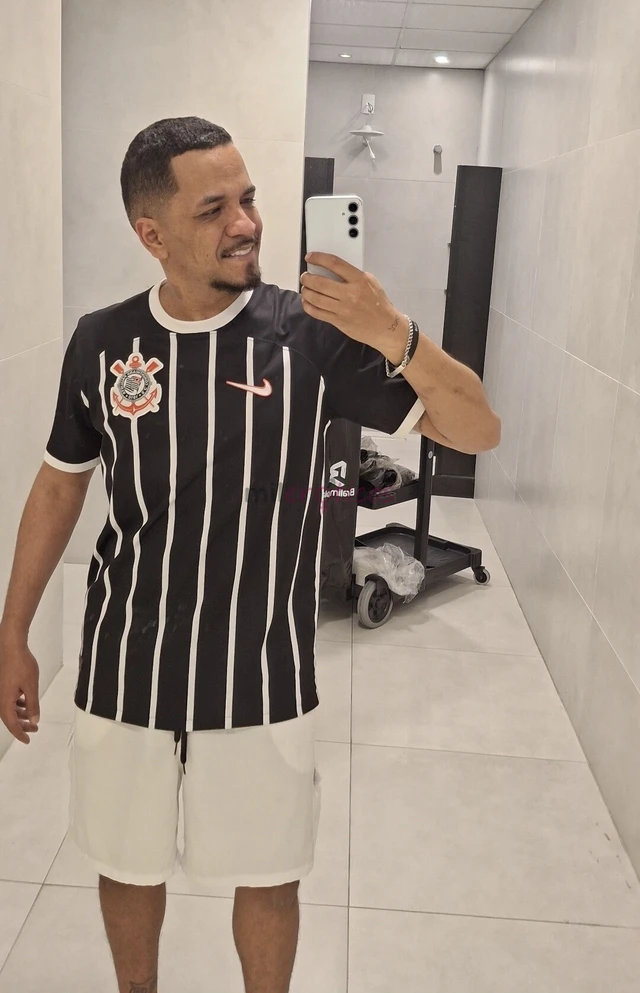 Sou 100 ativo sou discreto e tranquilo sou moreno claro tenho 18 cm de pau grosso tenho 1 71 de altura e peso 74 kg o combinado nao sai caro atendo so...