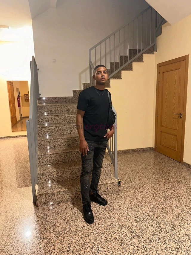 Hola mis amores me presento mi nombre es david y soy nuevo por aca he llegado para llenar sus momentos de placer y momentos inolvidables bien dotado c...