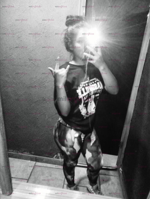 FOTOS DE SOY UNA LINDA CHICA CACHONDA CON RUCAS TETAS PARA TI BB