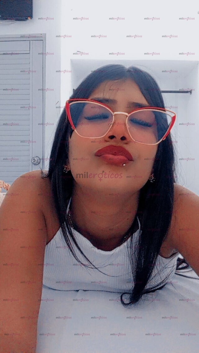 FOTOS DE SUBMISA Y CON GANAS DE SATISFACER TUS FETICHES!