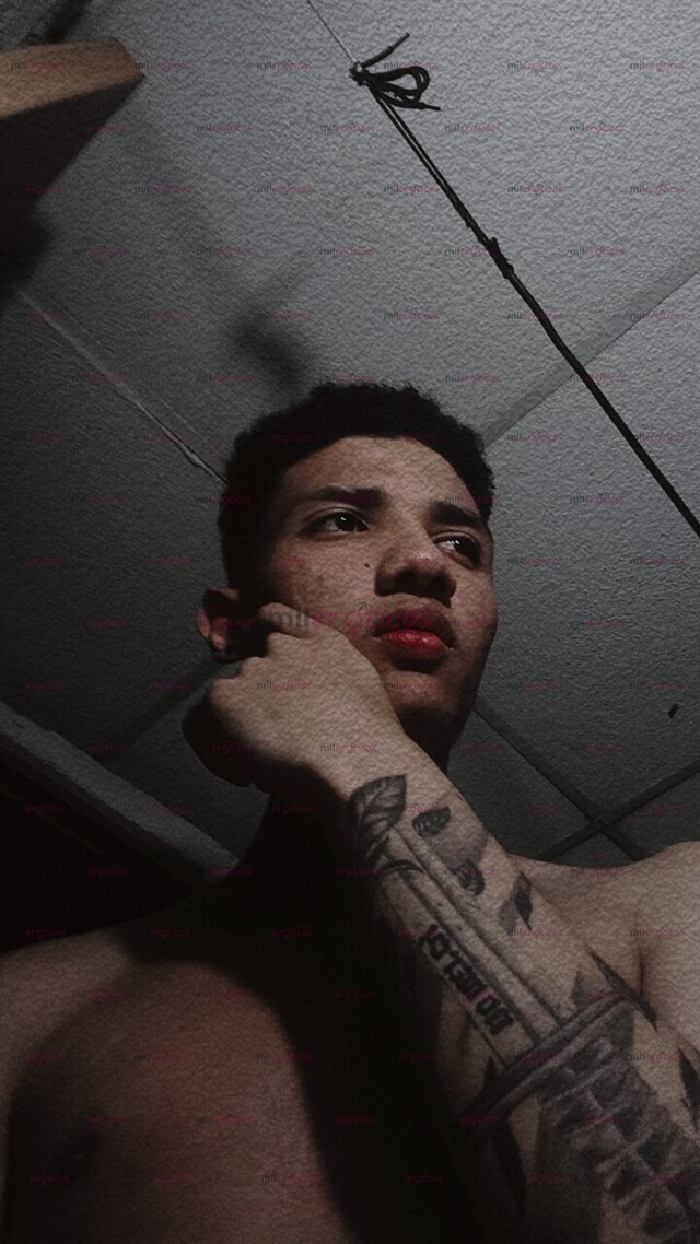 FOTOS DE SOY ESE HOMBRE QUE SABE EXACTAMENTE CÓMO ENCENDER TUS FANTASÍAS. MENTE PERVERSA,