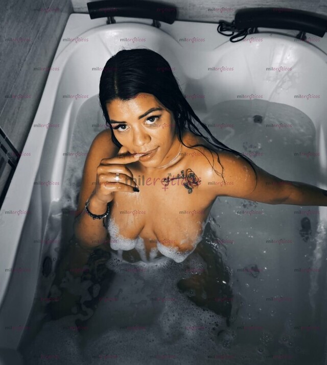 FOTOS DE ROXANA DESCOMPLICADA... HERMOSA CHICA DESCOMPLICADA Y MUY Y COMPLACIENTE LLAMAME