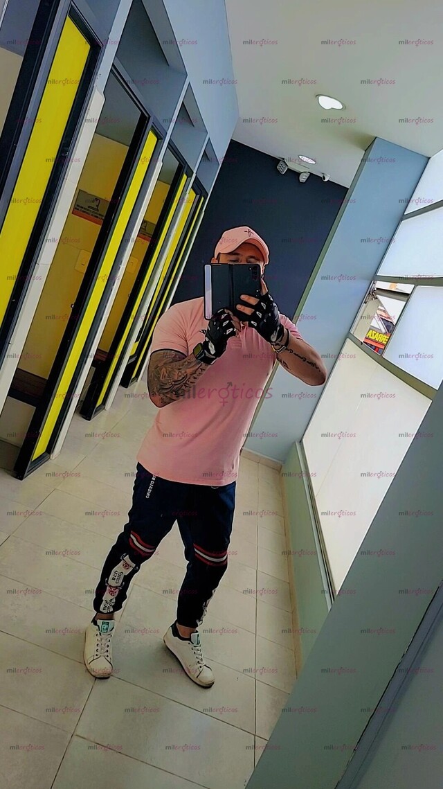 FOTOS DE HOMBRE LECHOSO Y DOTADO ESPERANDO POR TI