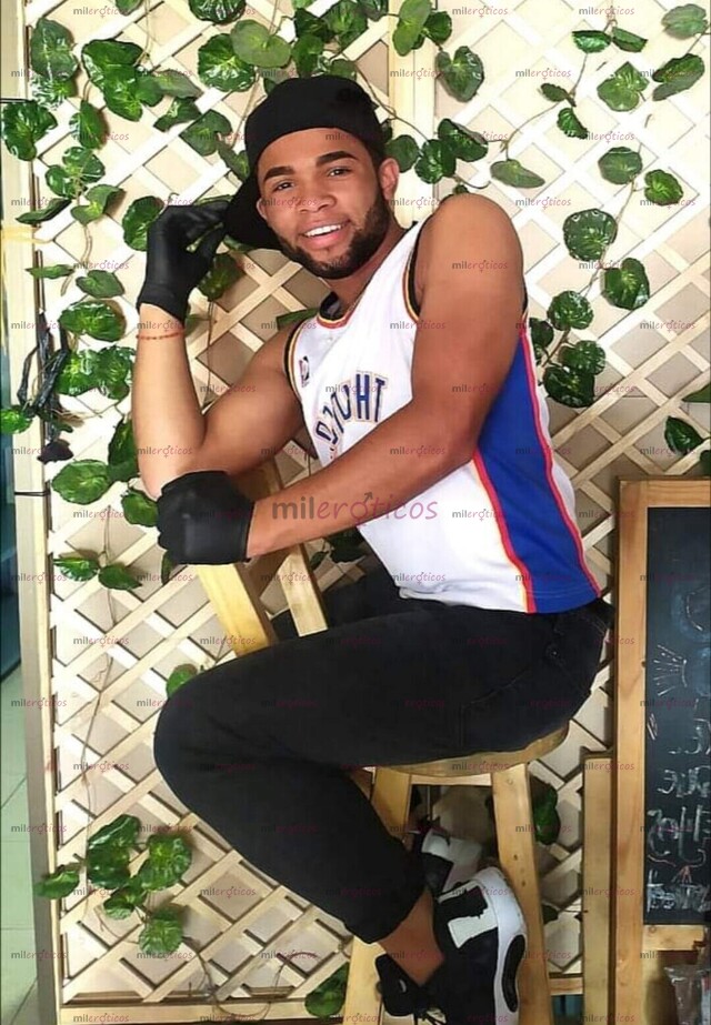 FOTOS DE COSTEÑO, VERSÁTIL, ARRECHO, AGUANTADOR Y EN PIEL MORENA
