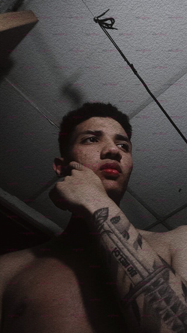 FOTOS DE VICTOR GARCIA EDAD 21SOY UN HOMBRE APASIONADO, CON UNA MENTE ABIERTA Y UN DESEO