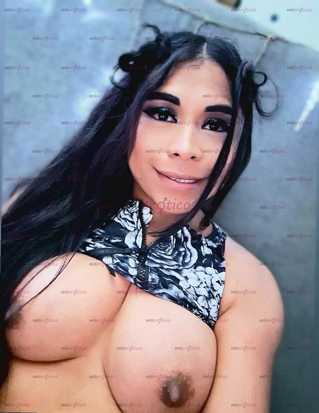 FOTOS DE TRANSEXUAL INTERACTIVA CON TETAS GRANDES Y VERGA ENTRE LAS PIERNAS PARA MAMARLA