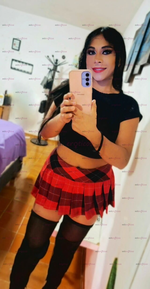 FOTOS DE TRANSEXUAL INTERACTIVA CON TETAS GRANDES Y VERGA ENTRE LAS PIERNAS PARA MAMARLA