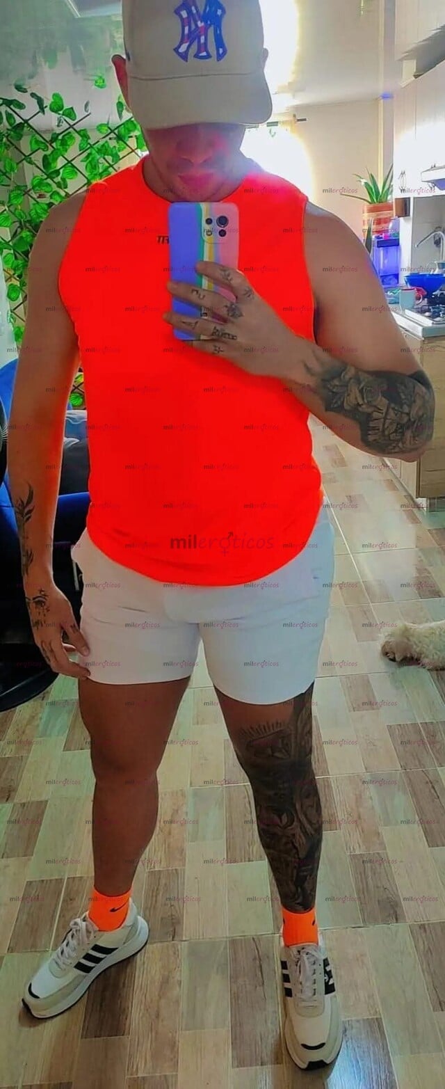 FOTOS DE VENEZOLANO CALIENTE CON BUENA VERGA PARA COMPLASER SUS DESEOS Y FANTASÍAS