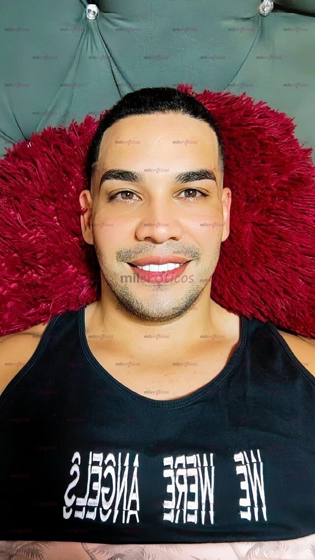 FOTOS DE VENEZOLANO CALIENTE CON BUENA VERGA PARA COMPLASER SUS DESEOS Y FANTASÍAS
