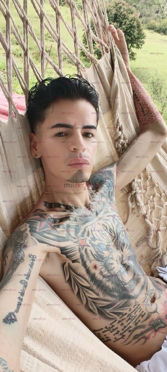 FOTOS DE FLACO ACTIVO BLANCO TATUADO MORBOSO FETICHERO