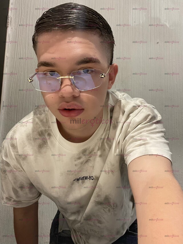 FOTOS DE JOVEN COLOMBIANO SERIO ACTIVO, DE PASO EN GUADALAJARA