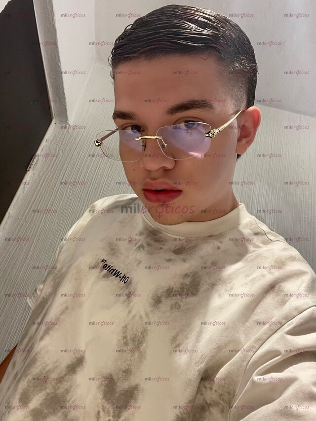 FOTOS DE JOVEN COLOMBIANO SERIO ACTIVO, DE PASO EN GUADALAJARA