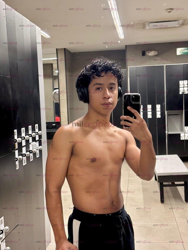 FOTOS DE JOVEN FIT MORENO CALIENTE EXPERTO EN DAR PLACER