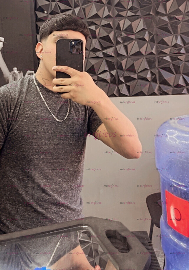 FOTOS DE JOVEN TATUADO MORENO ,COMPLACIENDO TUS FANTASÍAS