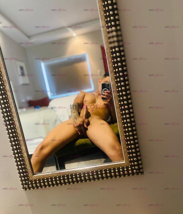 FOTOS DE JOVEN TATUADO MORENO ,COMPLACIENDO TUS FANTASÍAS