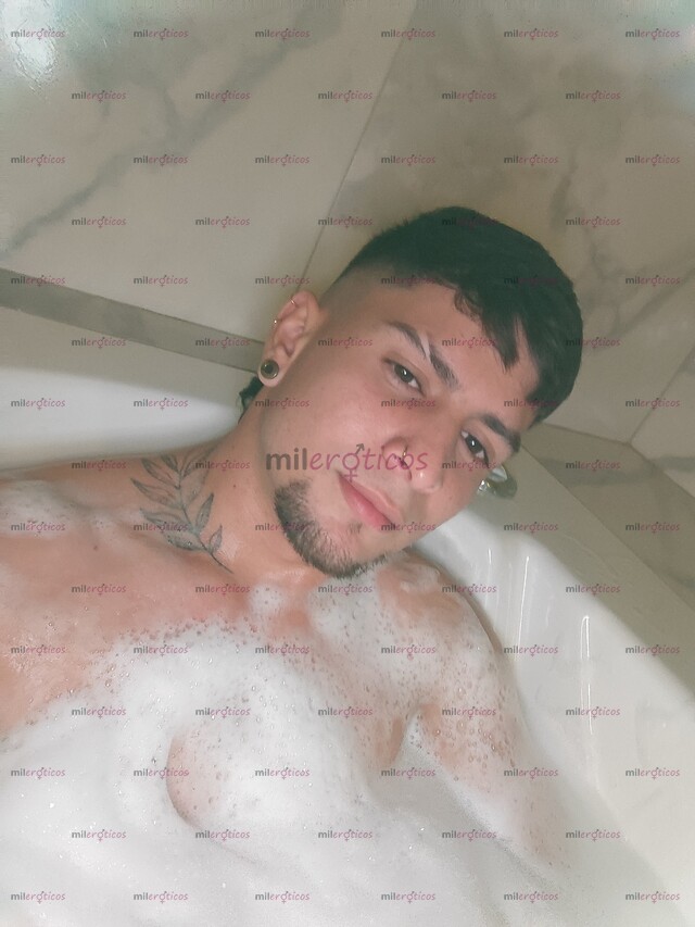 FOTOS DE VEN DISFRUTA DE ESTE NIÑO LECHERO, SOY SUPER CACHONDO EN LA CAMA