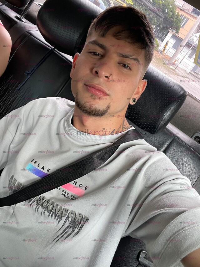 FOTOS DE VEN DISFRUTA DE ESTE NIÑO LECHERO, SOY SUPER CACHONDO EN LA CAMA