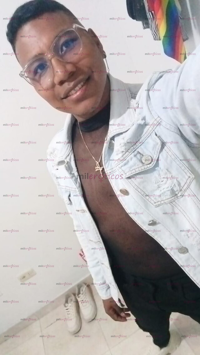 FOTOS DE MORENO TRAVIESO, COMPLACIENTE Y DECIDIDO