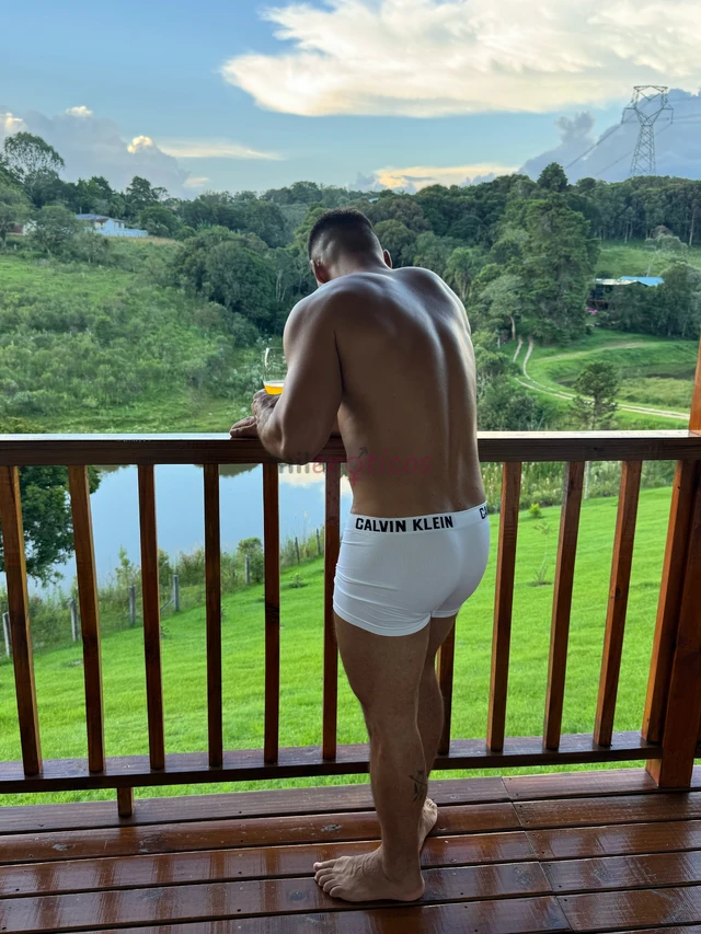 Sou de alto nivel tenho 1 83 de altura corpo atleticoatendo casaiscompletotenho carroatendimento privadoeducadoviagenseducadoexclusivo para pessoas de...