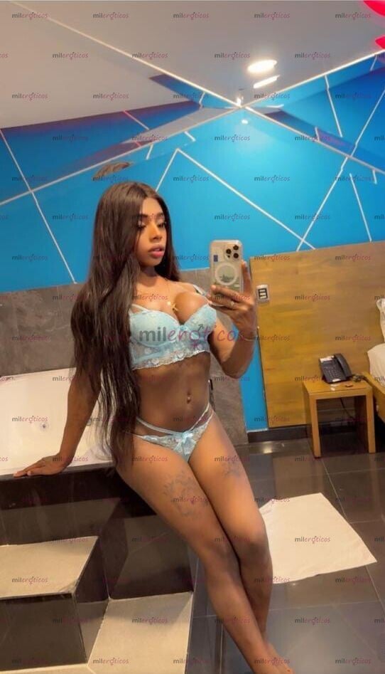FOTOS DE SARAY NUEVA MORENA DE TAN SOLO 20 AÑOS Y 23 CM DE DOTACIÓN REAL