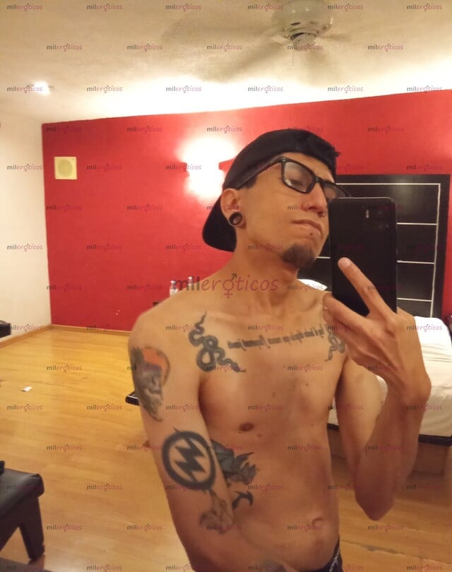 FOTOS DE PASIVO CHACAL TATUADO CON EL CULO APRETADITO, RICO YA AGUANTADOR