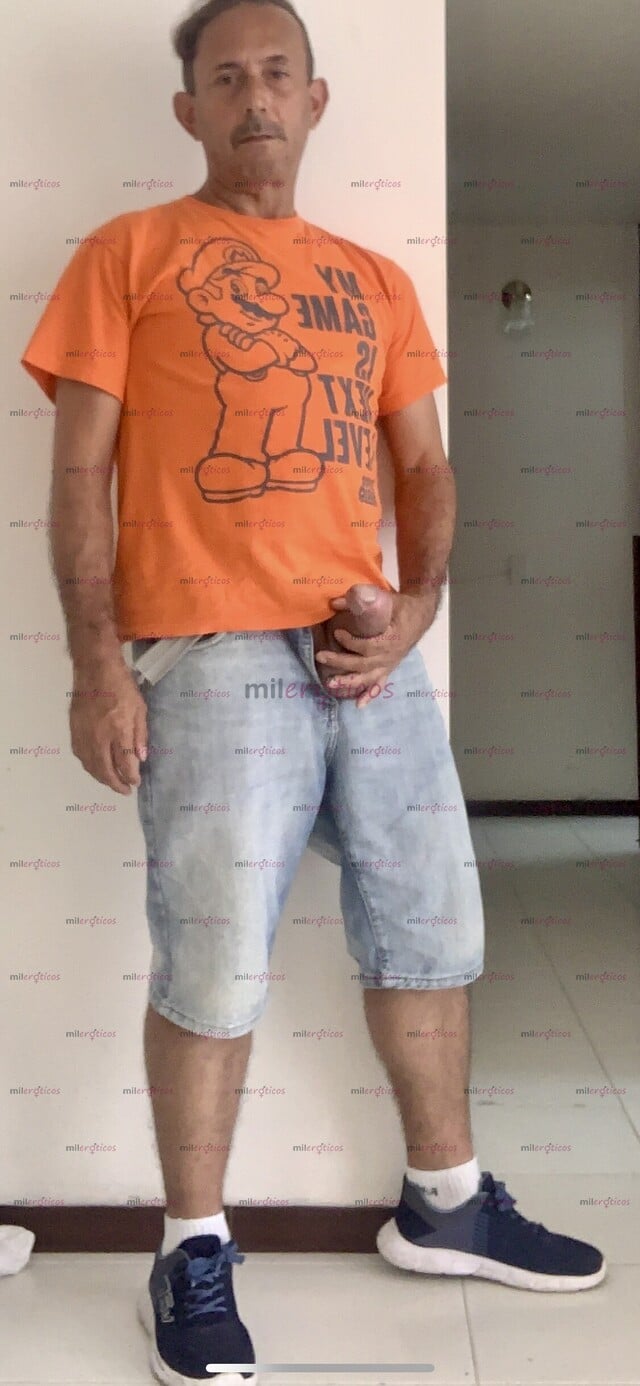 FOTOS DE HOMBRE MADURO DISPUESTO A DOBLARTE LAS PAREDES DEL CULO CON SUS 23X17