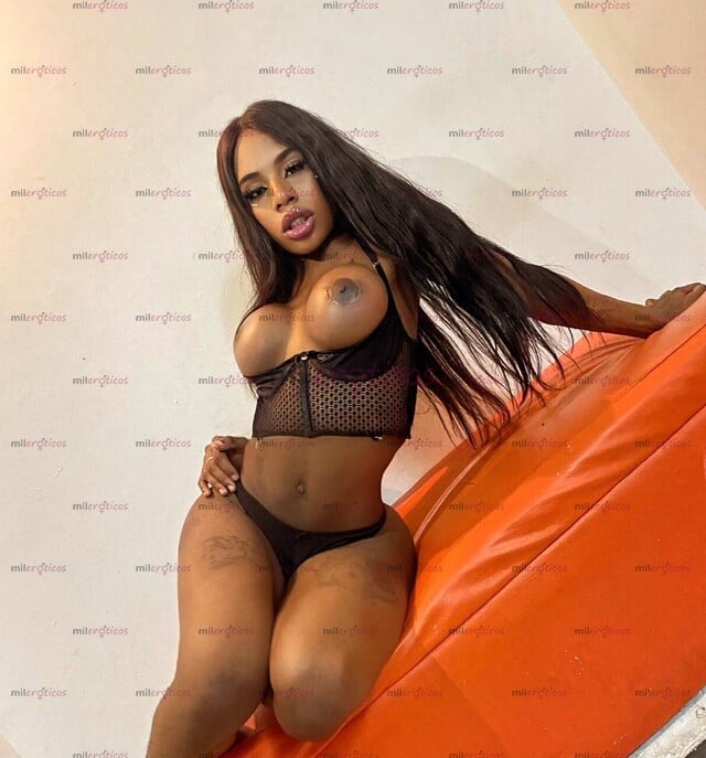 FOTOS DE SARAY NUEVA MORENA DE TAN SOLO 20 AÑOS Y 23 CM DE DOTACIÓN REAL