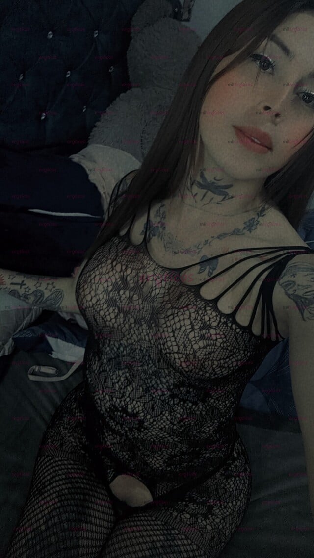 FOTOS DE HERMOSA FLACA SUPER SEXI TATTUADA BESOS MIS AMORES