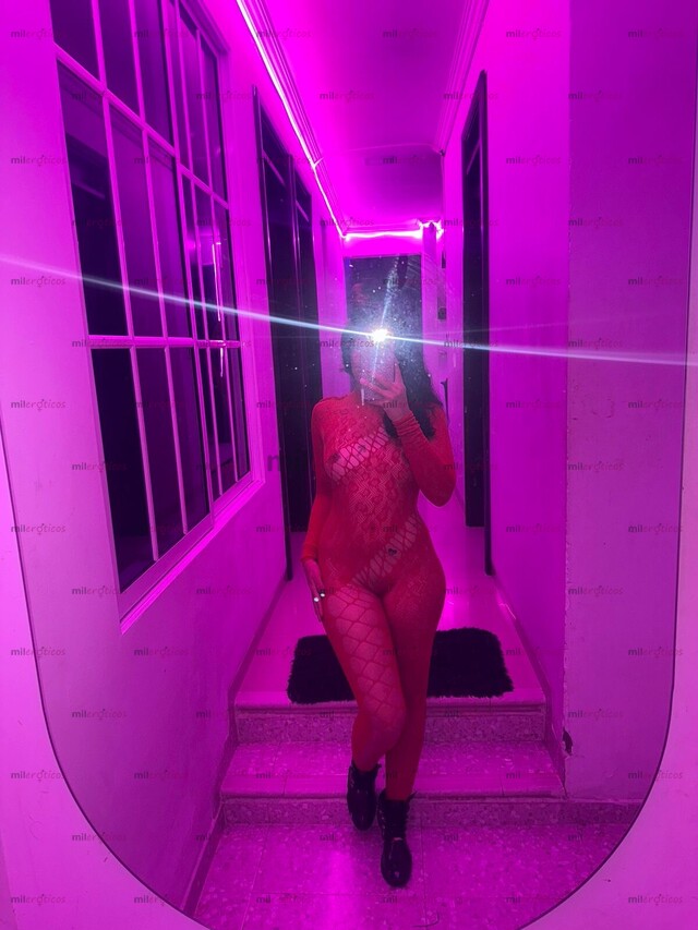 FOTOS DE CHICA ARDIENTE CON TODAS LAS GANAS DE COMPLACERTE Y SUBIRTE A LAS NUBES