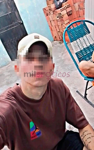 Ola me chamo walbber tenho 32 anos 1 81 m de altura e 65 kg pes 41 e 20 cm de pau grosso para vc se deliciar gozo muito gostoso e bato punheta muito g...