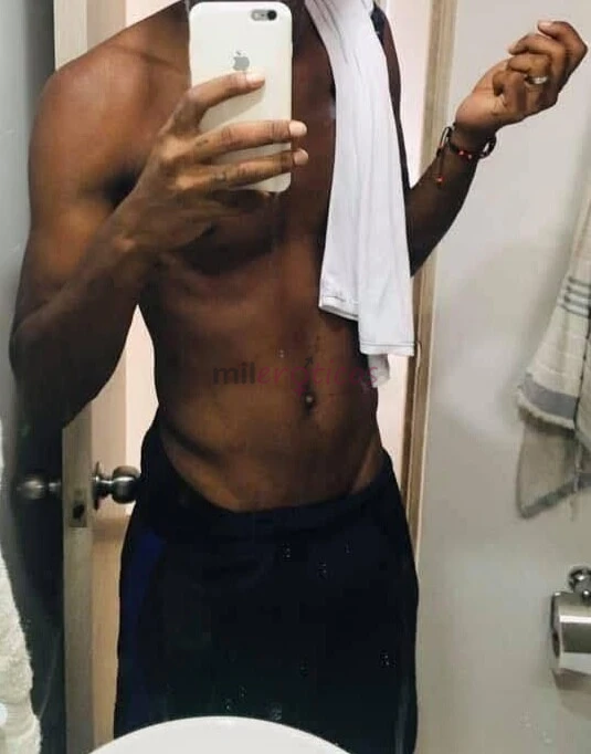 Hombre masculino ardiente recien llegado a chile venta de contenido en todas soy un hombre activo negro vendo contenido para todo tipo de publico que...