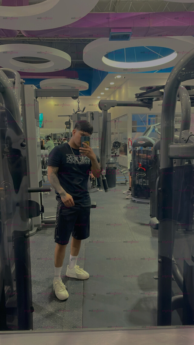 FOTOS DE JOVEN CALIENTE Y COMPLACIENTE CON MUCHA LECHE PARA DAR