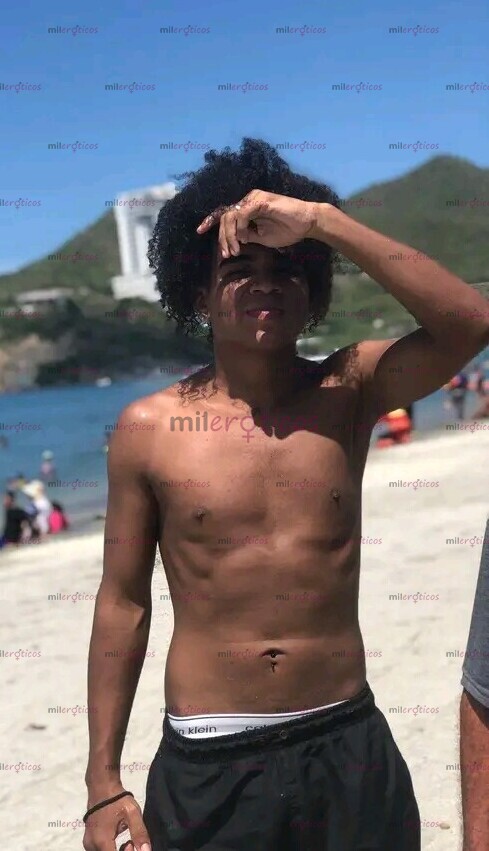 FOTOS DE CHICO MORENO COMPLACIENTE DISPUESTO A TODO