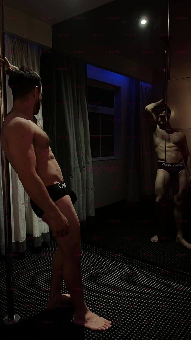 FOTOS DE PROFESSIONAL COMPANION BILINGUAL MALE ESCORT