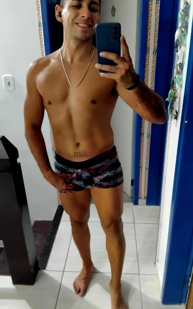 Ola todos prazer aqui me apresento sao de argentina morando em brasil ja um tempo 1 74 cuerpo atletico respeitoso higienico com vontade de cumplimenta...