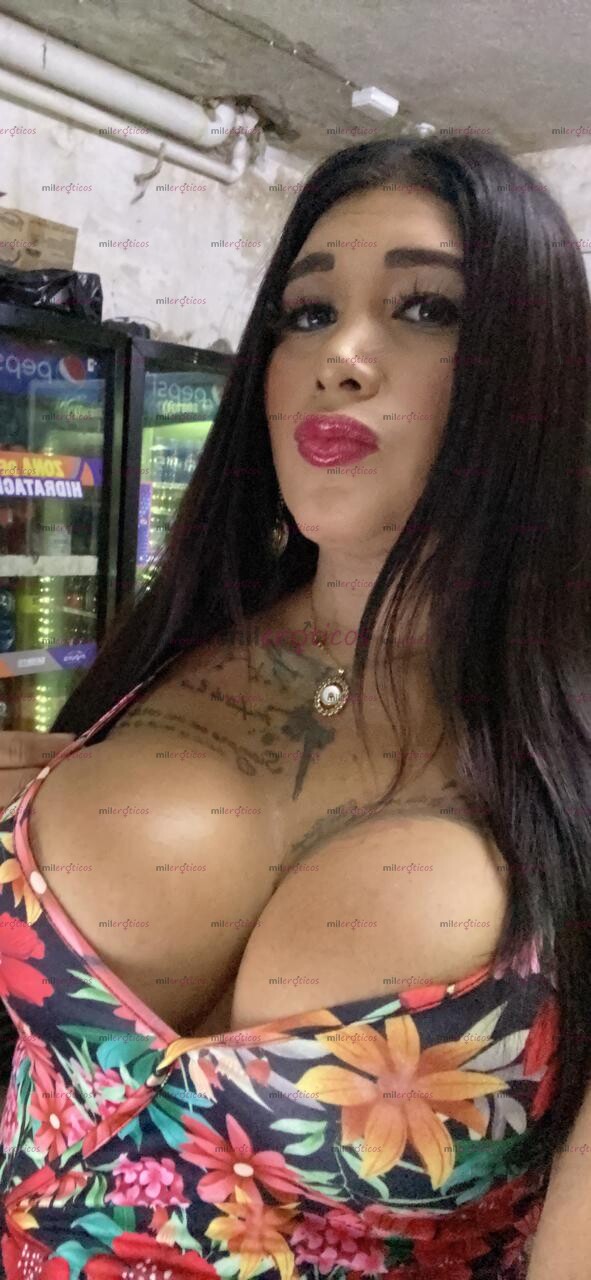 FOTOS DE MIS TETAS SON ÚNICAS REDONDA GRANDOTAS Y MUY DURAS