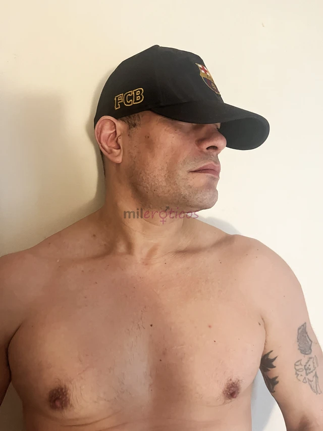 Macho caliente 39 anos chileno buena accion y confiable y carinoso si quieres mis fotos reales y actuales para que experimentes a un hombre de verdad...