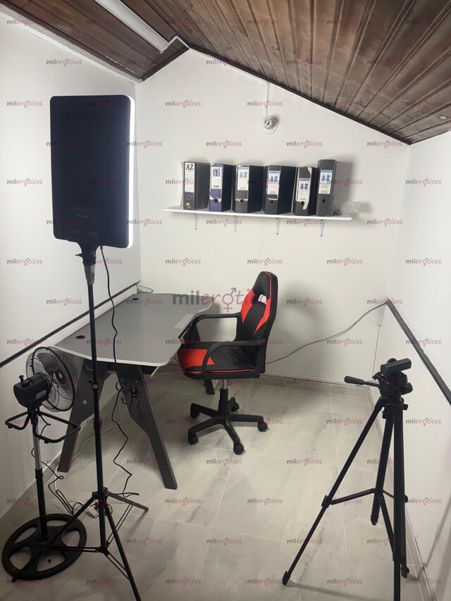 FOTOS DE ESTUDIO WC BUSCA MODELOS WEBCAM EN BOGOTA ZONA KENNEDY BANDERAS MUJERES Y TRANS