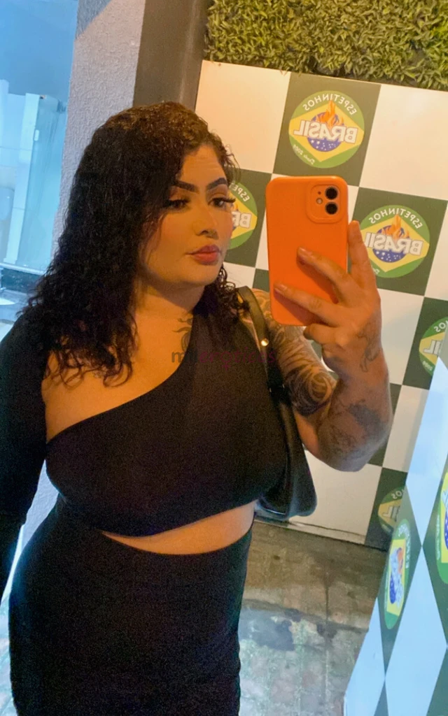 Ola meu amor sou uma acompanhante morena de tirar o folego e perfeita para homens de bom gosto sou bem carinhosa educada e atenciosa comigo voce vai s...