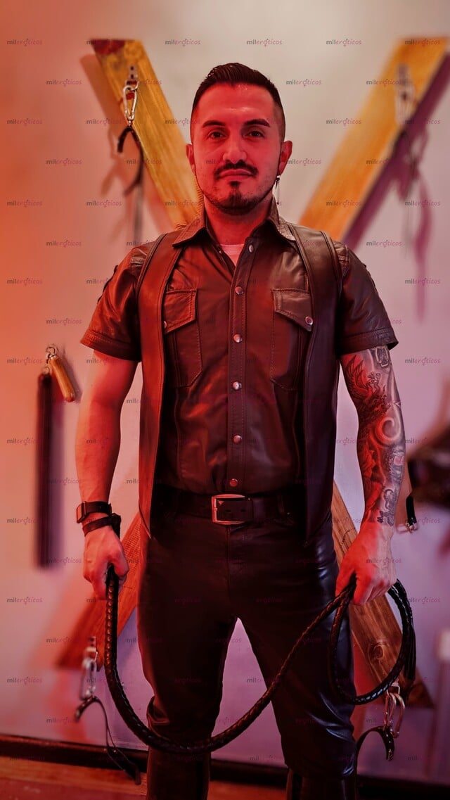 FOTOS DE ACTIVO. MASCULINO. FETICHISTA Y DOMINANTE.