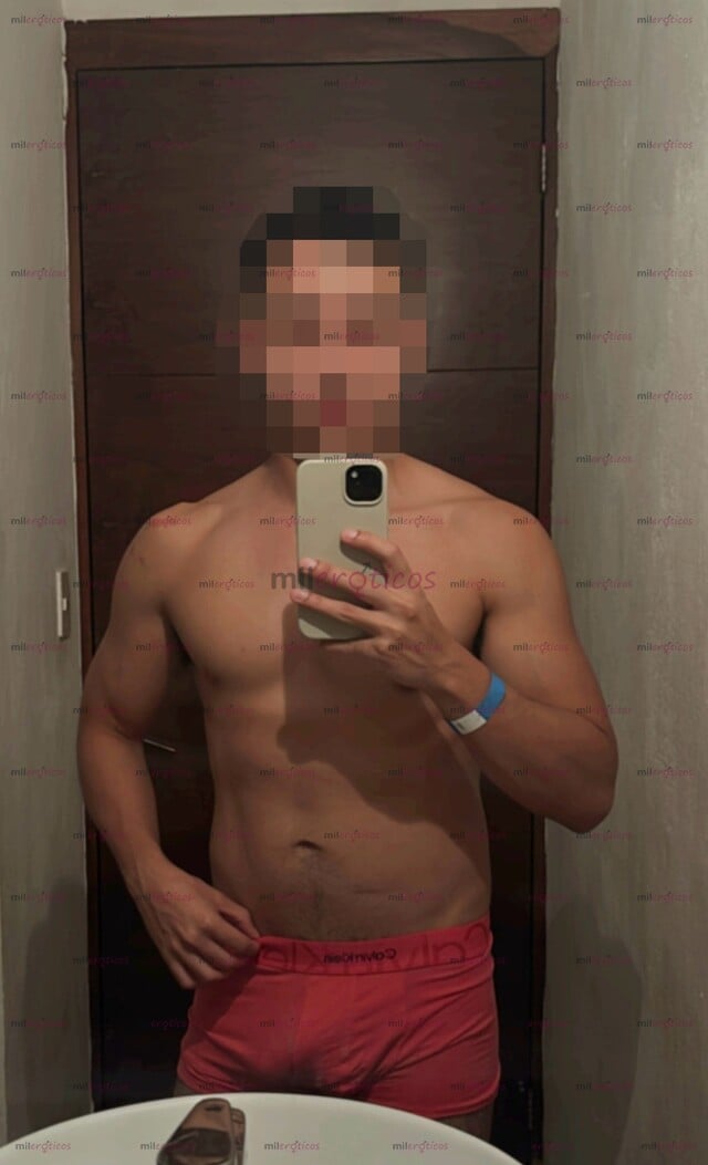 FOTOS DE JOVEN MASAJISTA FITNESS , ¡RELÁJATE CON UN MASAJE! CUENTO CON SPA