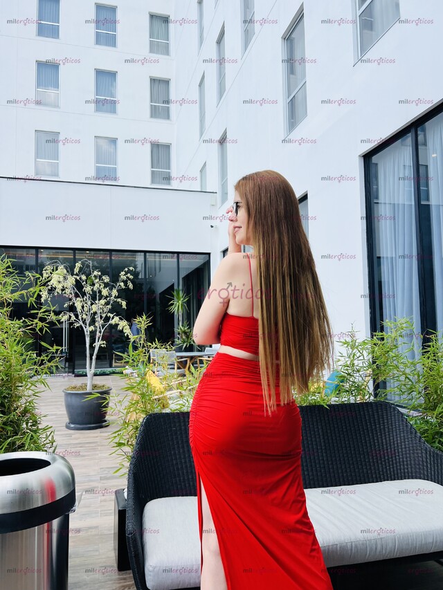 FOTOS DE HERMOSA MUJER TRANS, PIEL BLANCA , ALTA , DELGADA Y MUY BONITA .