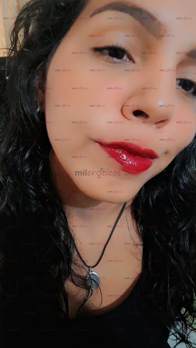 FOTOS DE DIVINA MORENA,FLACA CRESPA Y ALTA. APARTAMENTO PRIVADO Y DOMICILIOS DISPONIBLE