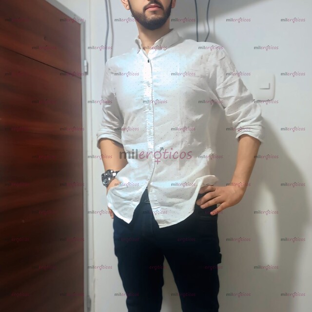 FOTOS DE CON MUJER PARA TRÍOS MACHO HETERO, DOMINANTE LISTO PARA FOLLARTE,SOLO MUJERES.