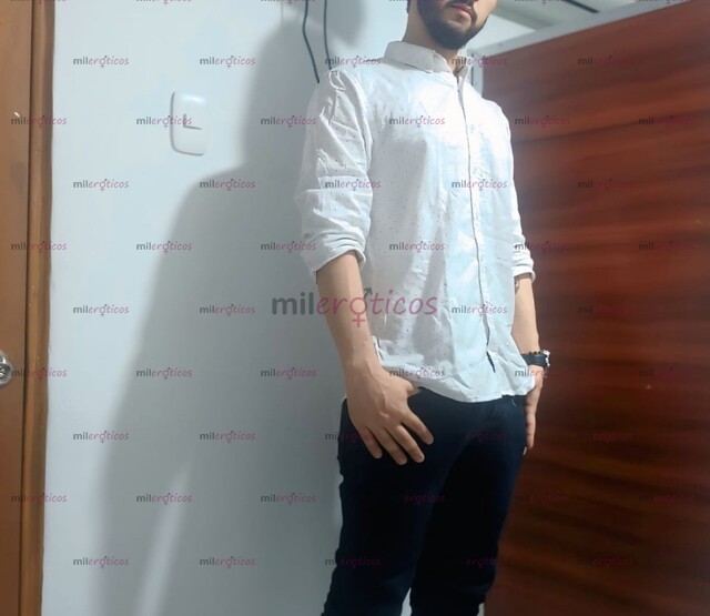 FOTOS DE CON MUJER PARA TRÍOS MACHO HETERO, DOMINANTE LISTO PARA FOLLARTE,SOLO MUJERES.