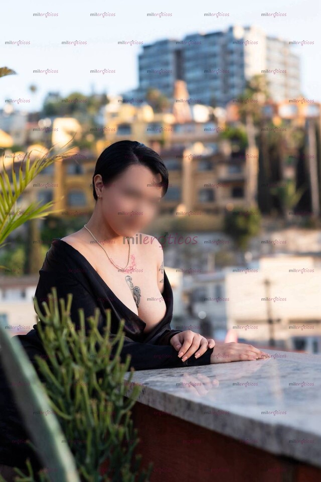 FOTOS DE MISS LEONOR (UNIVERSITARIA, DOMINANTE Y VIAJERA INTERNACIONAL)