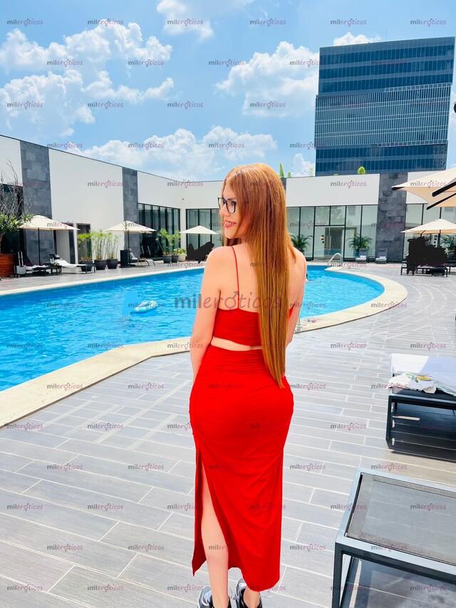 FOTOS DE HERMOSA MUJER TRANS, PIEL BLANCA , ALTA , DELGADA Y MUY BONITA .