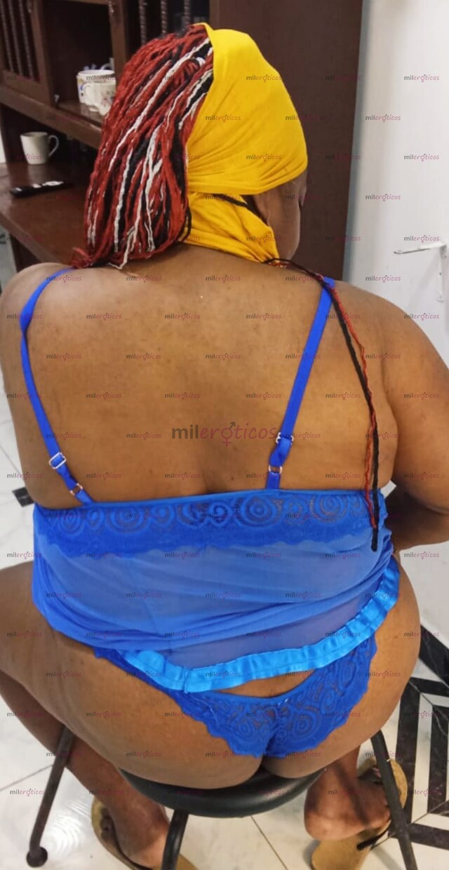FOTOS DE NEGRA CALIENTE Y ARDIENTE CON GRANDES PECHOS 48D