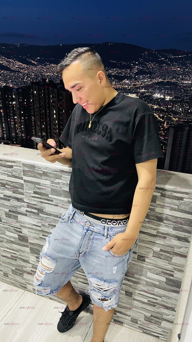 FOTOS DE MATEO VERSÁTIL PARCHADO DISPUESTO A COMPLACER TODAS TUS FANTASÍAS