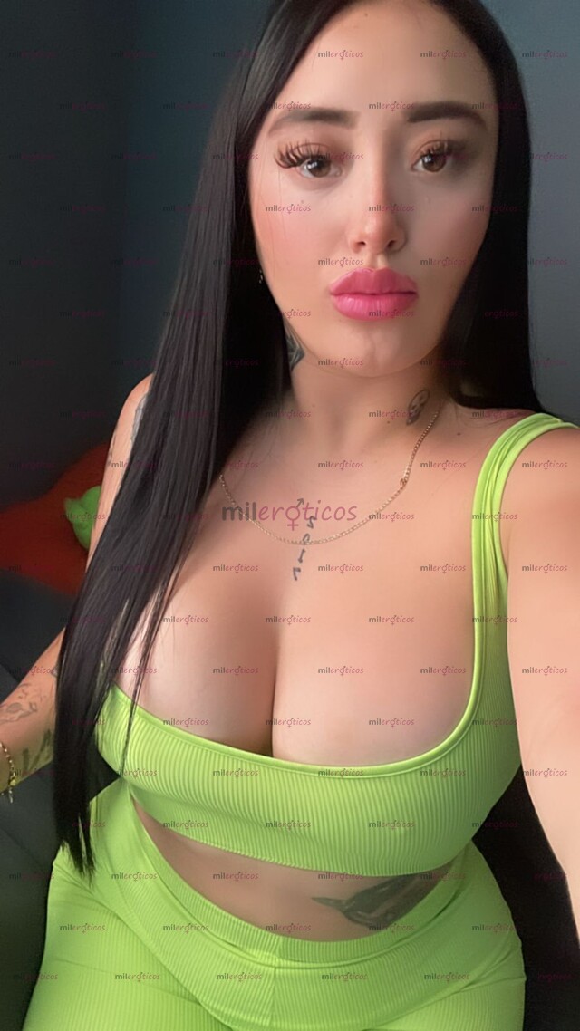 FOTOS DE BONITA PERO MUY COMELONA. YO NO ME QUEDO CON HAMBRE.